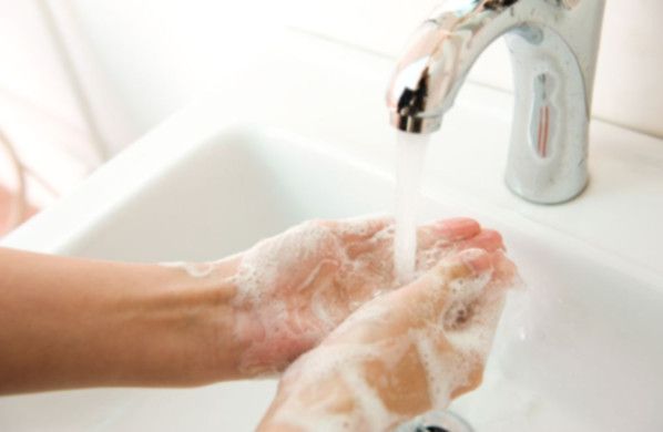 La higiene y el lavado de manos son el primer requisito para evitar infectarse