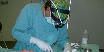 'Ninguna tecnología sustituye la mano, el cerebro y el corazón del cirujano' 'Ninguna tecnología sustituye la mano, el cerebro y el corazón del cirujano'