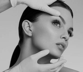 ¿La blefaroplastia corrige las bolsas de los ojos?