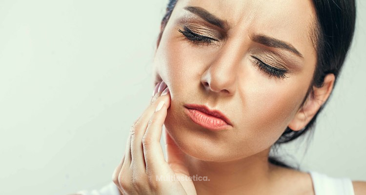 La sensibilidad dental comienzan cuando las encías comienzan a separarse de los dientes