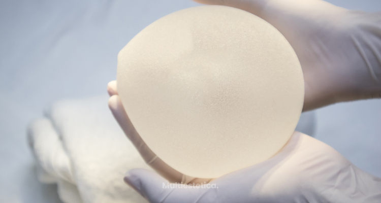 ¿Qué tipo de superficie de implante es adecuada para el aumento de senos?