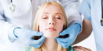 Esculpiendo tu rostro: comparamos la liposucción de papada con otros métodos de remodelación facial