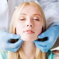 Esculpiendo tu rostro: comparamos la liposucción de papada con otros métodos de remodelación facial