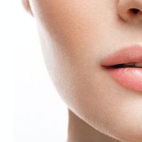 Aumento de labios para mujeres maduras: Recuperando la belleza natural