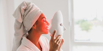 Terapia con luz LED: beneficios reales y tratamientos que la incluyen