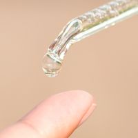 Inductores de colágeno en rostro, cuello y manos: ¿funcionan igual en todas las zonas?