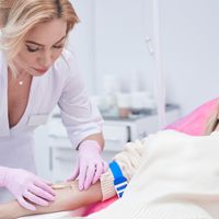 Sueroterapia: ¿moda o tratamiento eficaz? Beneficios reales para tu salud y piel