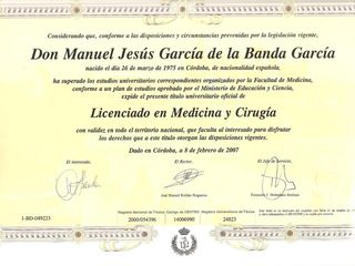 Título de Licenciado en Medicina y Cirugía por la Universidad de Córdoba