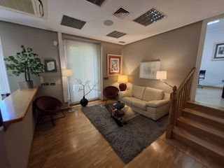Sala de espera de recepción y administración - Porcuna&DeBenito