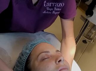 La limpieza facial es clave para mantener la piel sana, luminosa y libre de impurezas. ✨🧼