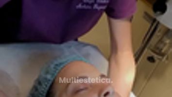 La limpieza facial es clave para mantener la piel sana, luminosa y libre de impurezas. ✨🧼