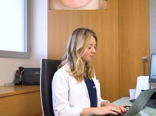 📣 Comenzamos la semana mostrándoos un nuevo caso de sonrisa gingival.