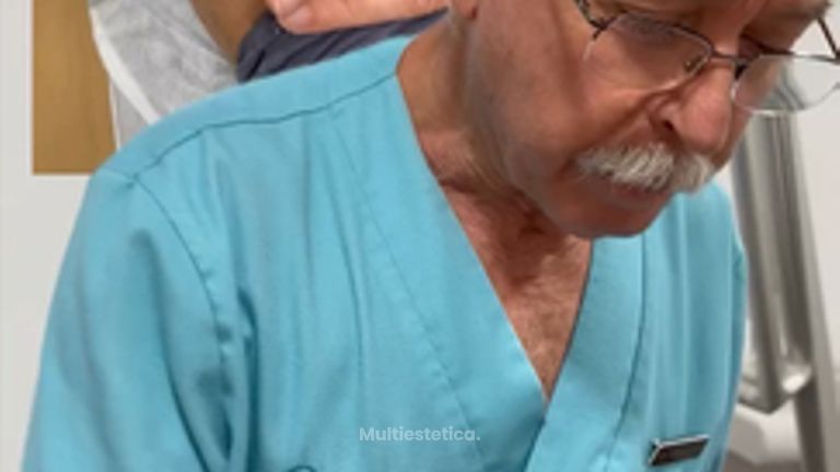 ¿Te arrepientes de ese tatuaje 🤔🖋️ No te preocupes, en Comyce tenemos la solución.